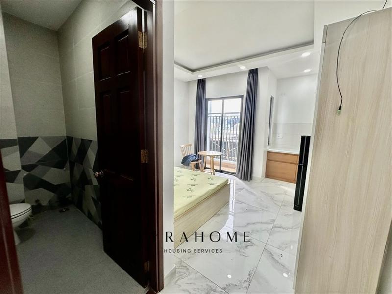 PHÒNG FULLY FURNISHED WITH BALCONY