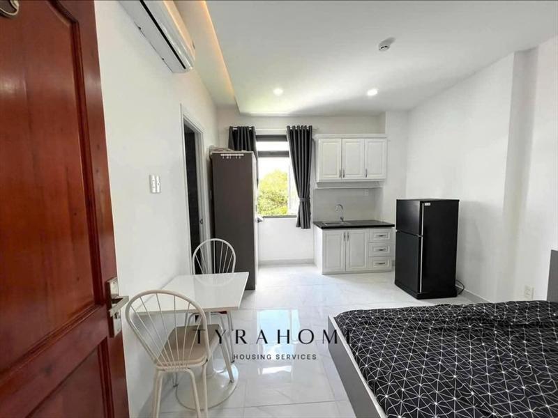 PHÒNG FULLY FURNISHED WITH WINDOW