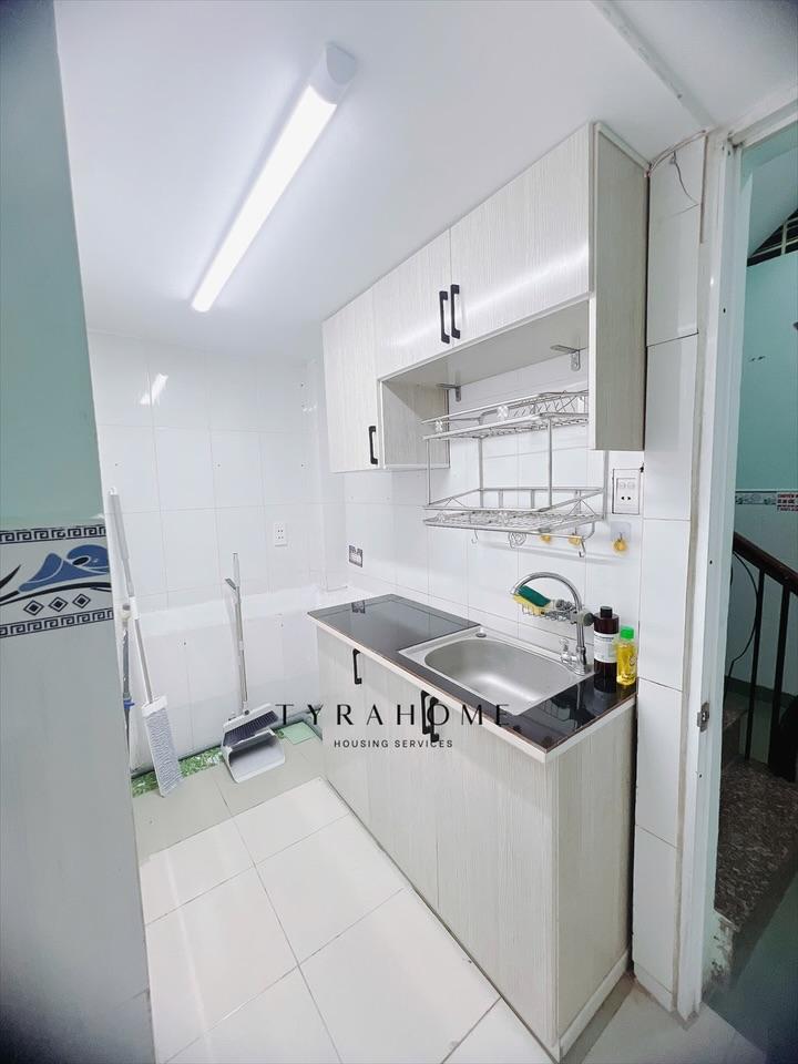 PHÒNG FULLY FURNISHED WITH WINDOW