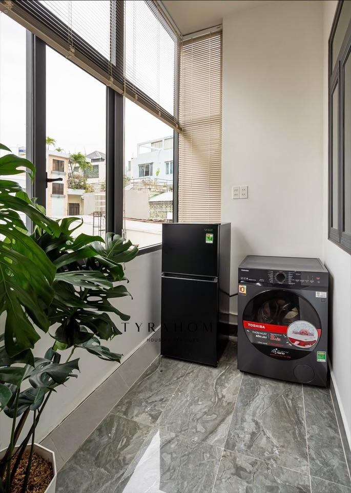 SERVICED APARTMENT FULLY FURNISHED WITH WINDOW