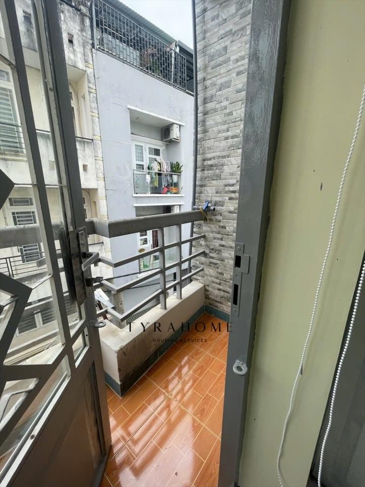 PHÒNG FULLY FURNISHED WITH WINDOW