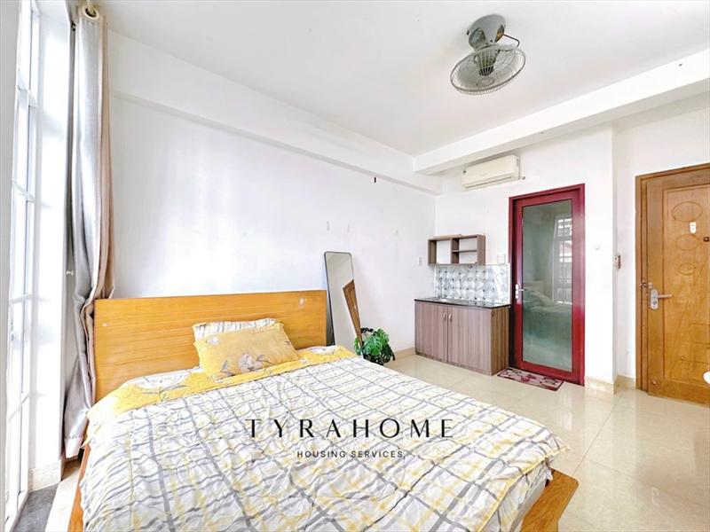 PHÒNG FULLY FURNISHED WITH WINDOW