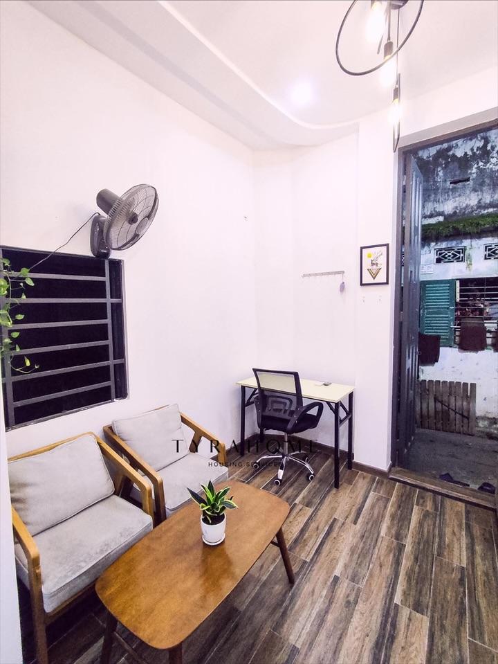 PHÒNG FULLY FURNISHED WITH WINDOW