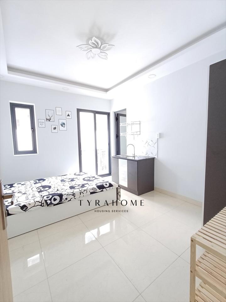 PHÒNG FULLY FURNISHED WITH WINDOW