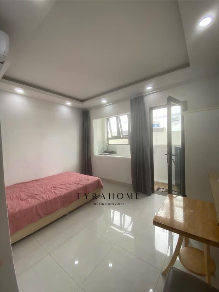 PHÒNG FULLY FURNISHED WITH WINDOW