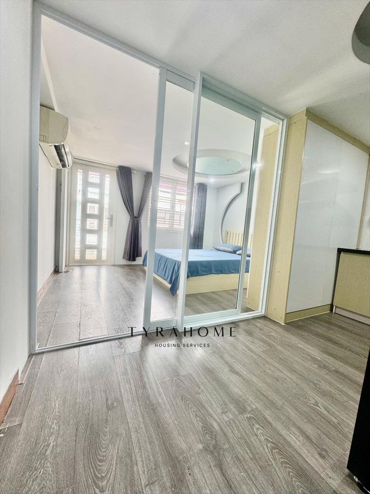 PHÒNG FULLY FURNISHED WITH BALCONY