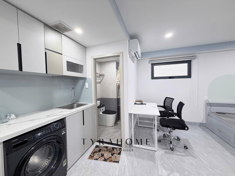 SERVICED APARTMENT FULLY FURNISHED WITH WINDOW