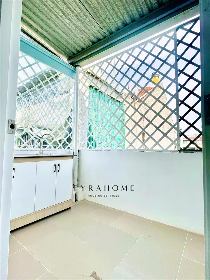 PHÒNG FULLY FURNISHED WITH BALCONY