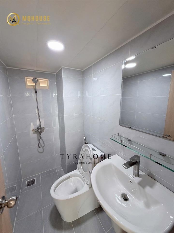 PHÒNG FULLY FURNISHED WITH WINDOW