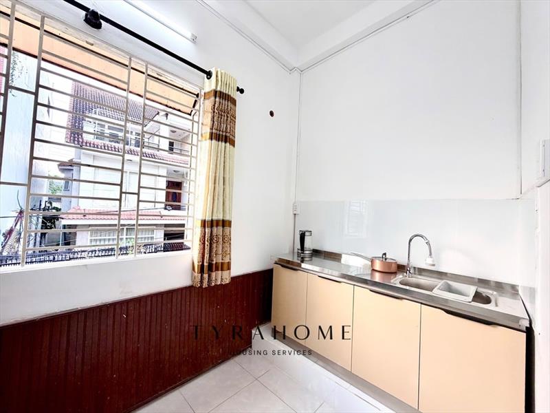 PHÒNG FULLY FURNISHED WITH WINDOW