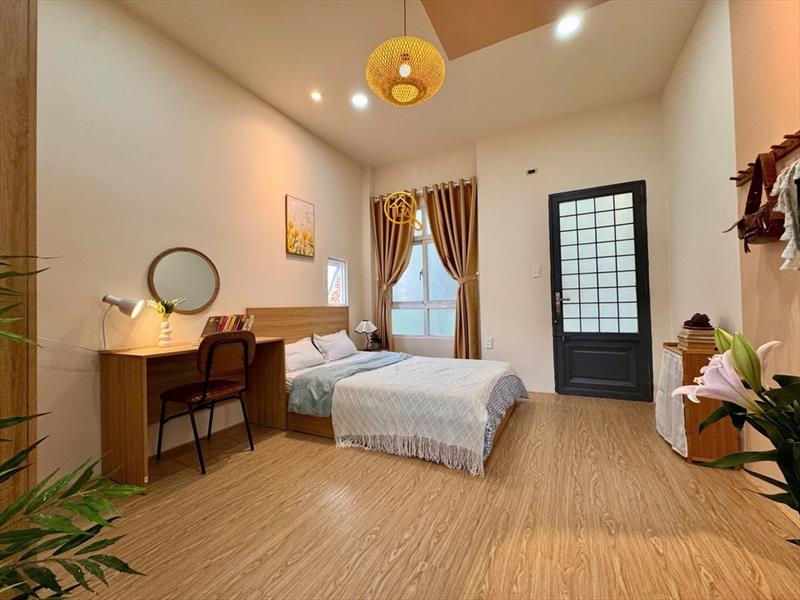 PHÒNG FULLY FURNISHED WITH WINDOW