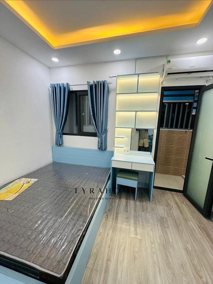 PHÒNG FULLY FURNISHED WITH WINDOW