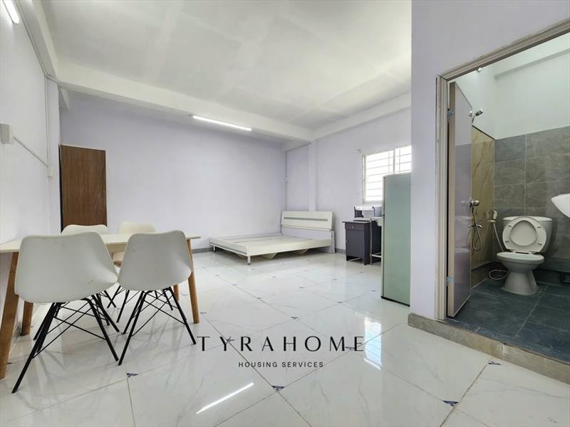 PHÒNG FULLY FURNISHED WITH WINDOW