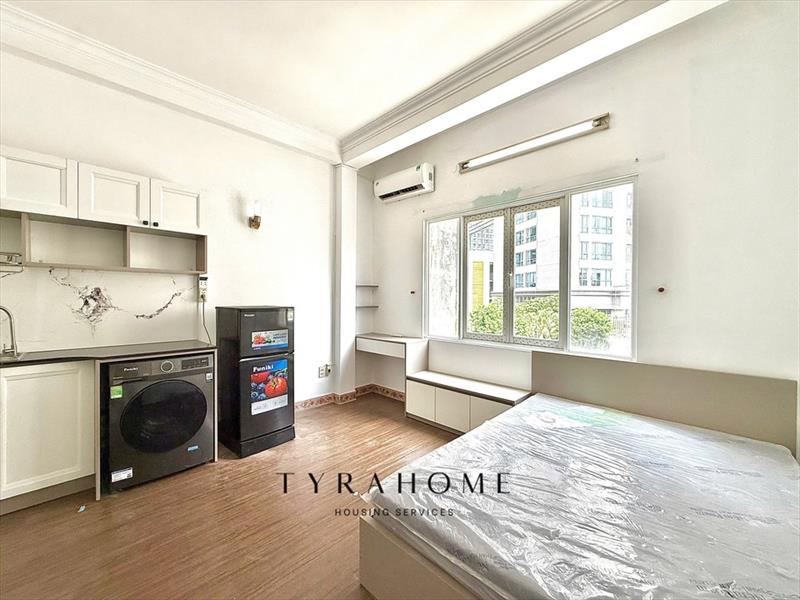 PHÒNG FULLY FURNISHED WITH WINDOW