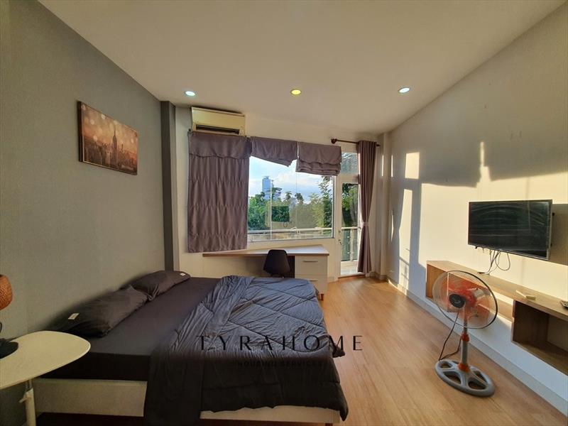 SERVICED APARTMENT FULLY FURNISHED WITH BALCONY