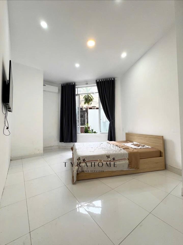 SERVICED APARTMENT FULLY FURNISHED WITH WINDOW