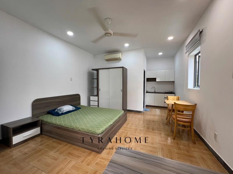 PHÒNG FULLY FURNISHED WITH BALCONY