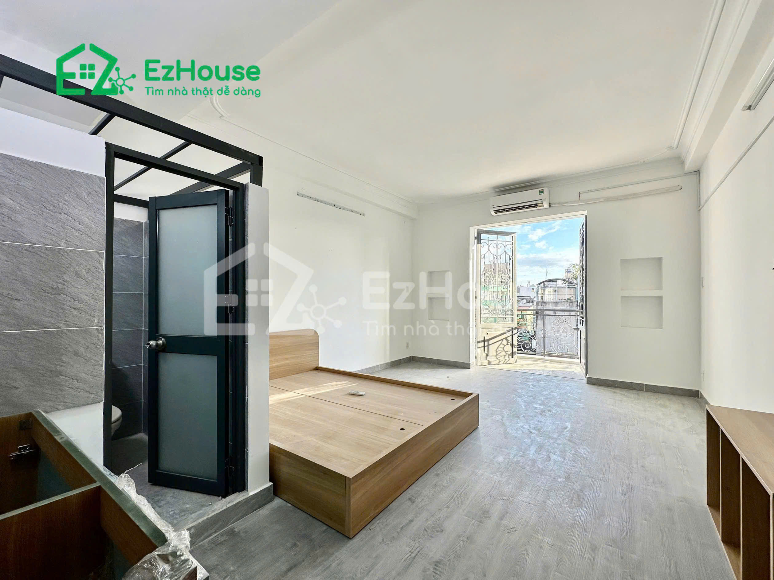 STUDIO BALCONY GIỮA HUIT AND VHU