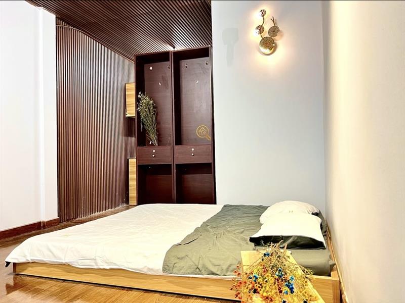 PHÒNG FULLY FURNISHED WITH WINDOW