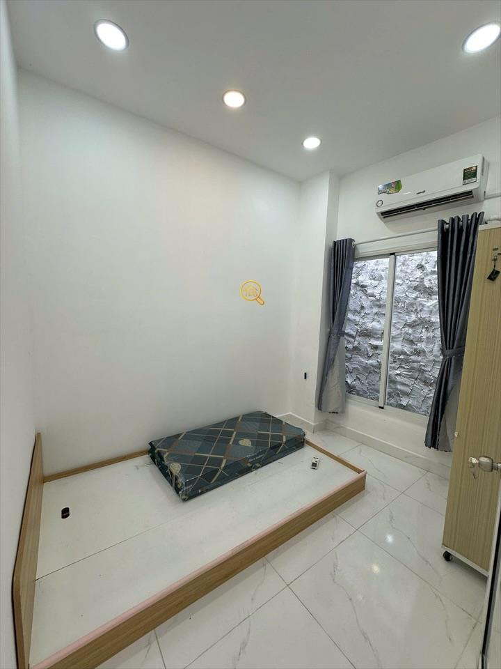 PHÒNG FULLY FURNISHED WITH WINDOW