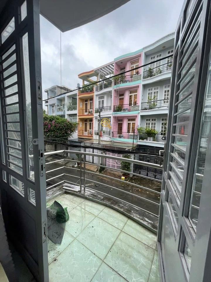 PHÒNG FULLY FURNISHED WITH BALCONY