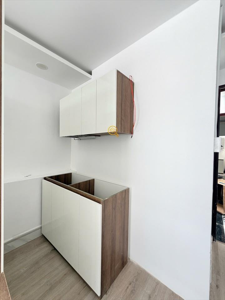 PHÒNG FULLY FURNISHED WITH BALCONY