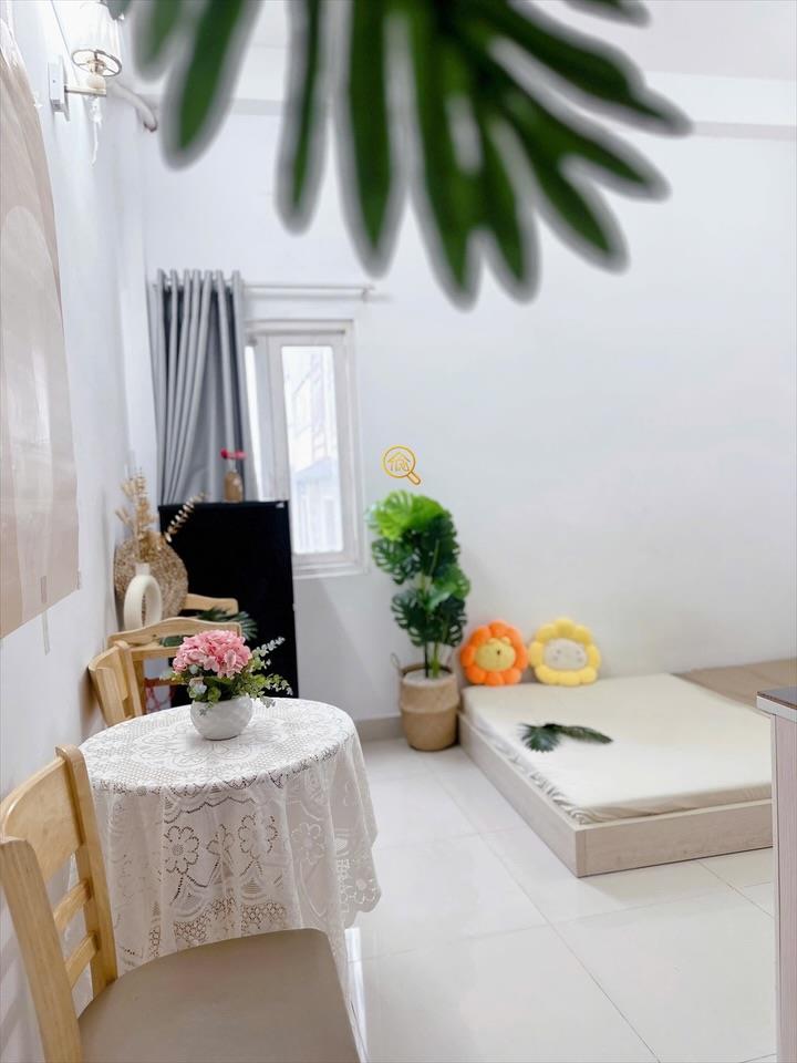 PHÒNG FULLY FURNISHED WITH WINDOW