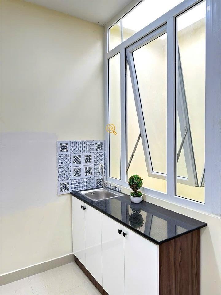 PHÒNG FULLY FURNISHED WITH WINDOW