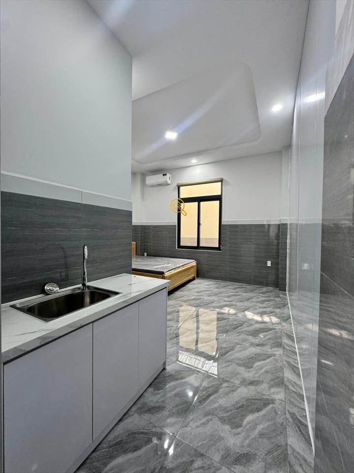 PHÒNG FULLY FURNISHED WITH WINDOW
