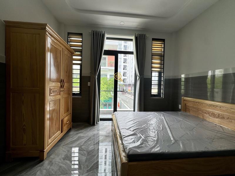 PHÒNG FULLY FURNISHED WITH BALCONY