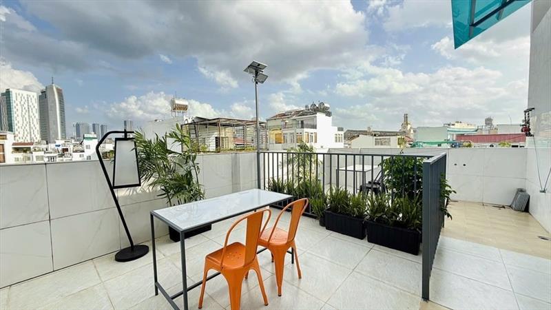 PHÒNG FULLY FURNISHED WITH BALCONY