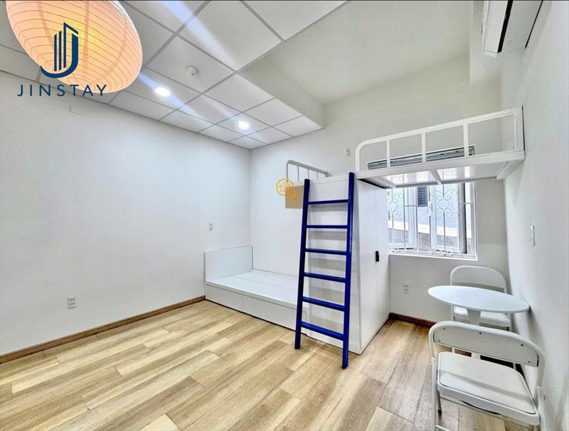 PHÒNG FULL NỘI THẤT CÓ CỬA SỔ
