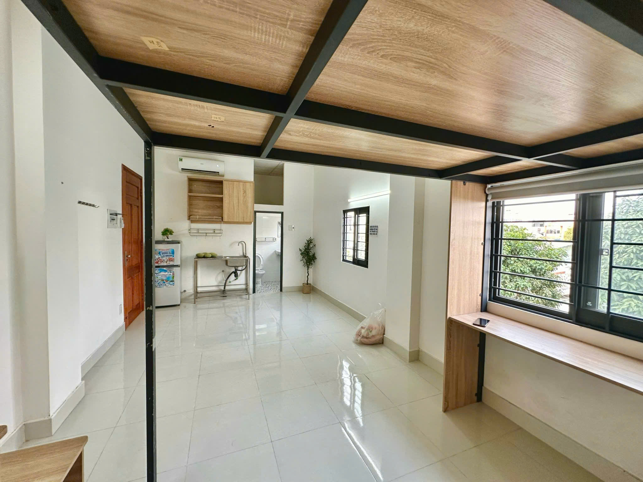 DUPLEX WINDOW TRỜI NEAR HUIT 