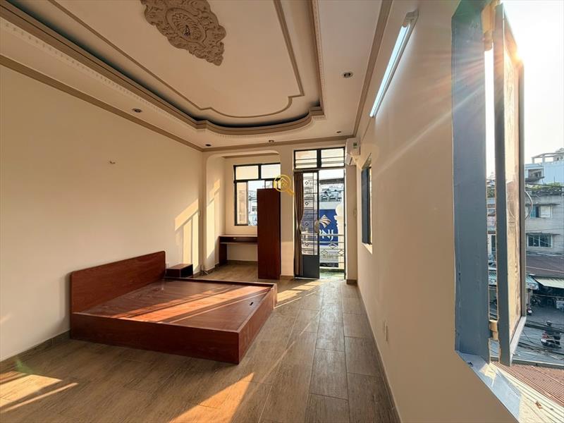 PHÒNG FULLY FURNISHED WITH BALCONY