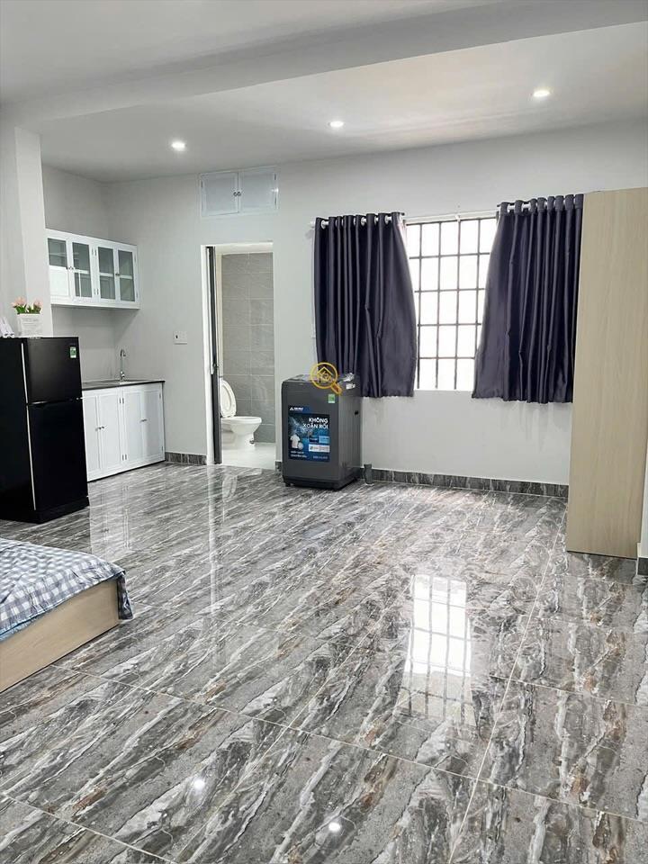 PHÒNG FULLY FURNISHED WITH WINDOW