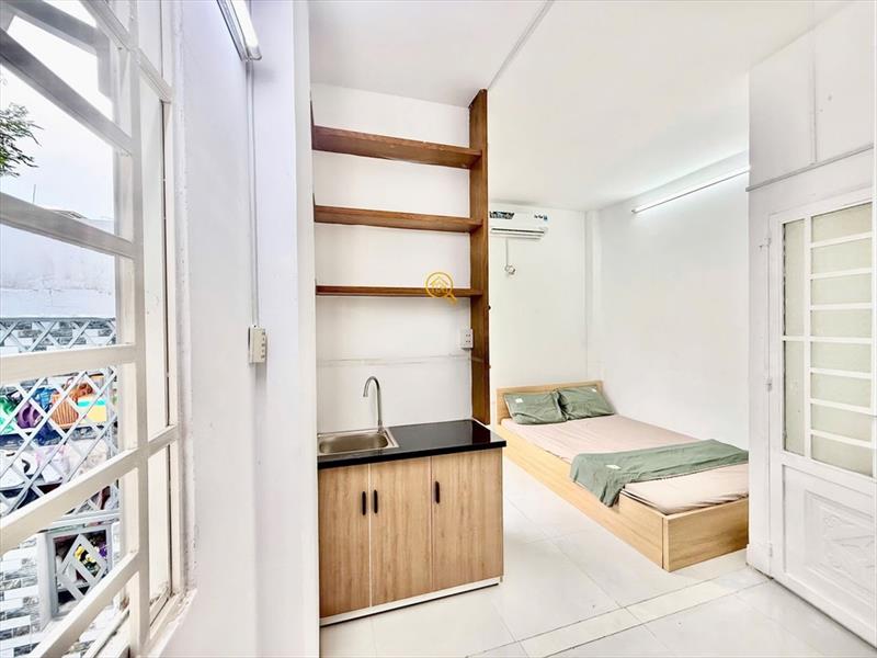 PHÒNG FULLY FURNISHED WITH BALCONY