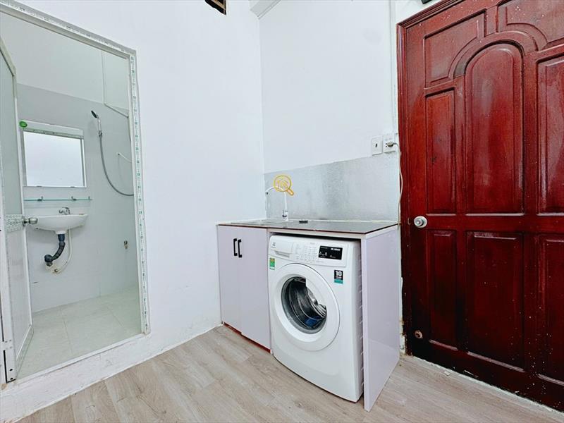 PHÒNG FULLY FURNISHED MÁY GIẶT RIÊNG WITH BALCONY