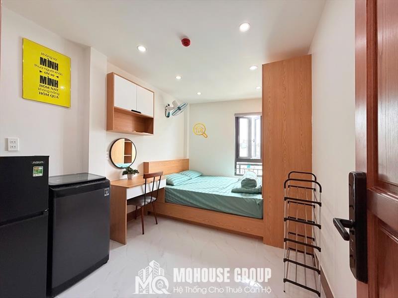 PHÒNG FULLY FURNISHED WITH WINDOW