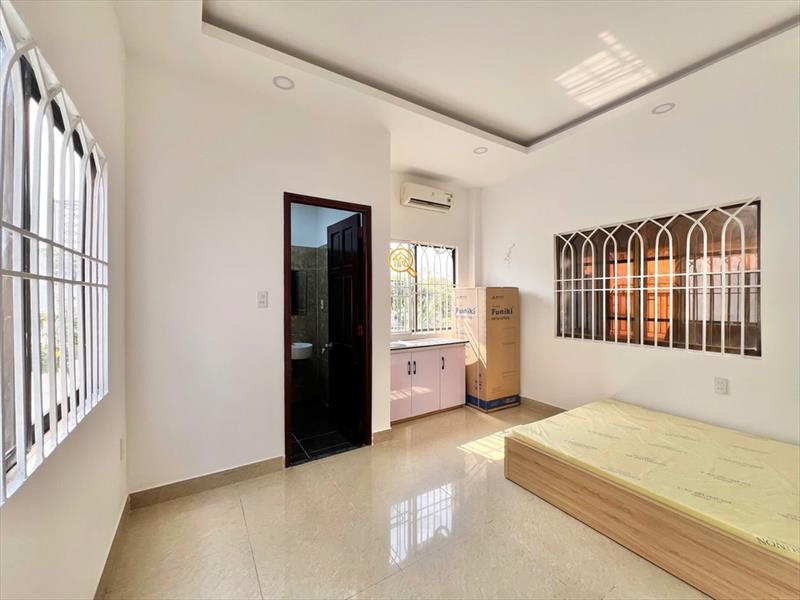 PHÒNG FULLY FURNISHED WITH WINDOW