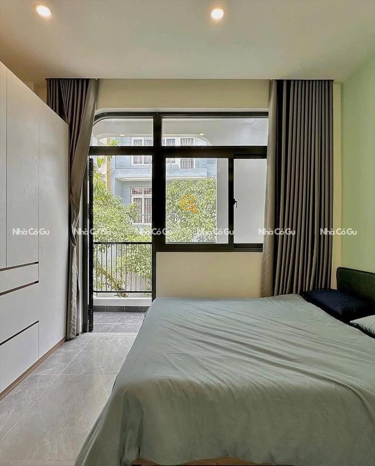 SERVICED APARTMENT FULLY FURNISHED WITH BALCONY
