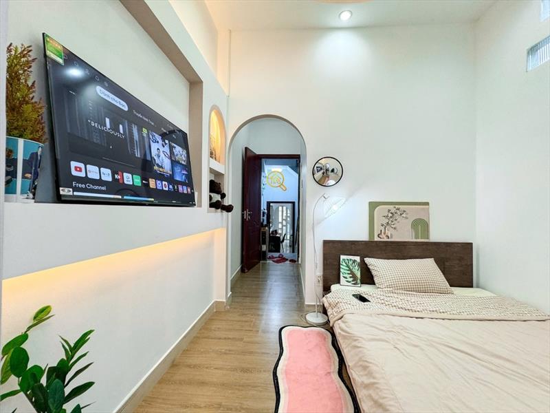 PHÒNG FULLY FURNISHED WITH WINDOW