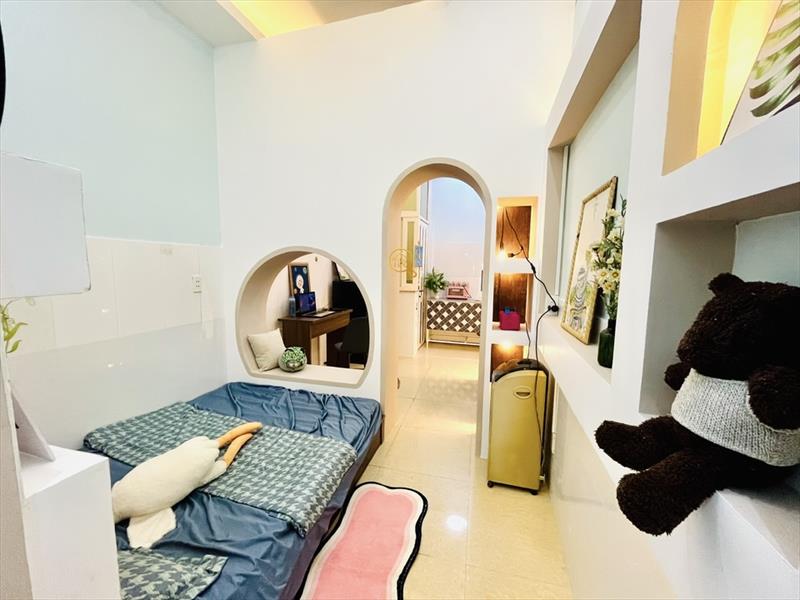 PHÒNG FULLY FURNISHED WITH WINDOW