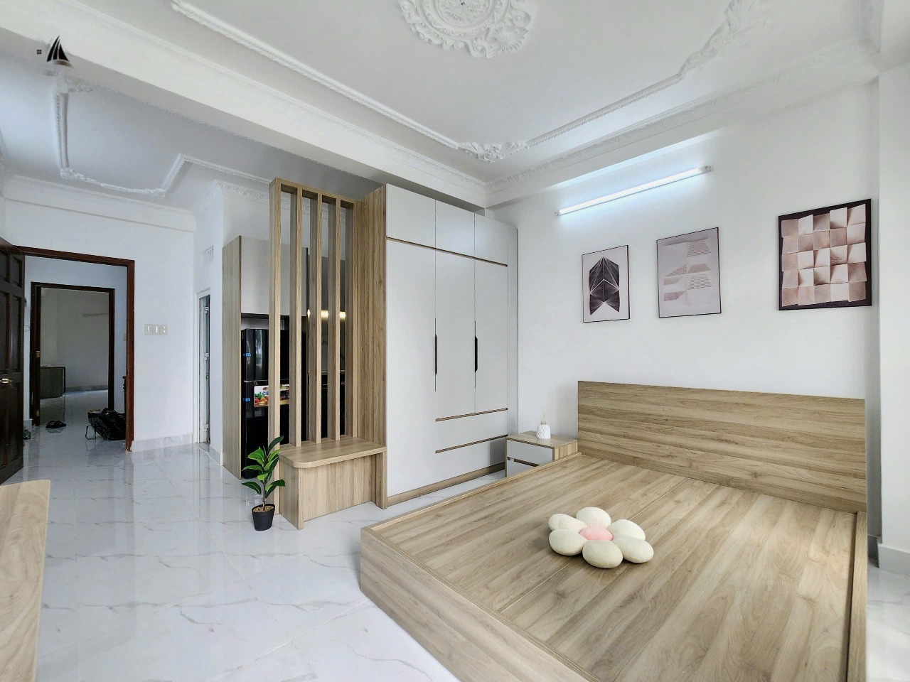 STUDIO SEPARATE KITCHEN FULLY FURNISHED WITH BALCONY