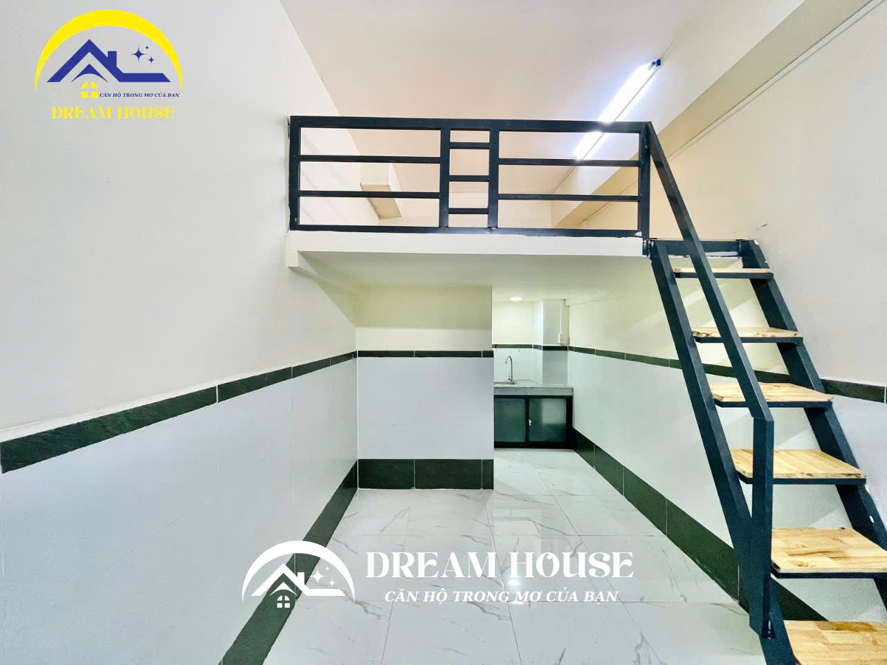 DUPLEX NEAR UNIVERSITY VĂN HIẾN, WITH BALCONY