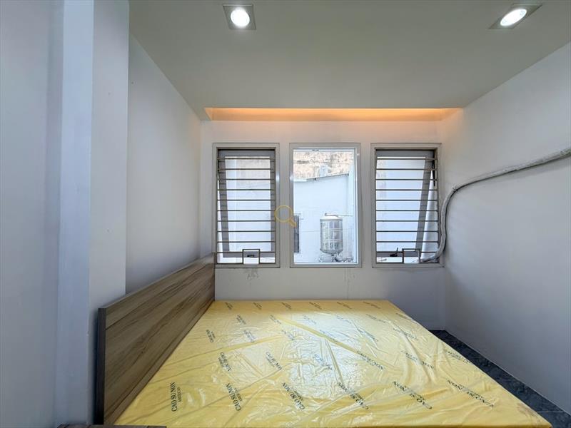 PHÒNG FULLY FURNISHED WITH WINDOW