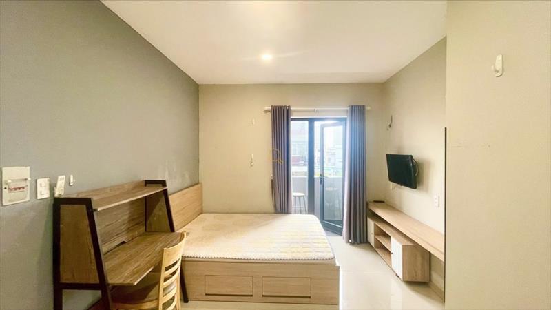 PHÒNG FULLY FURNISHED WITH BALCONY