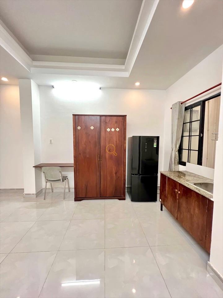 PHÒNG FULLY FURNISHED WITH WINDOW