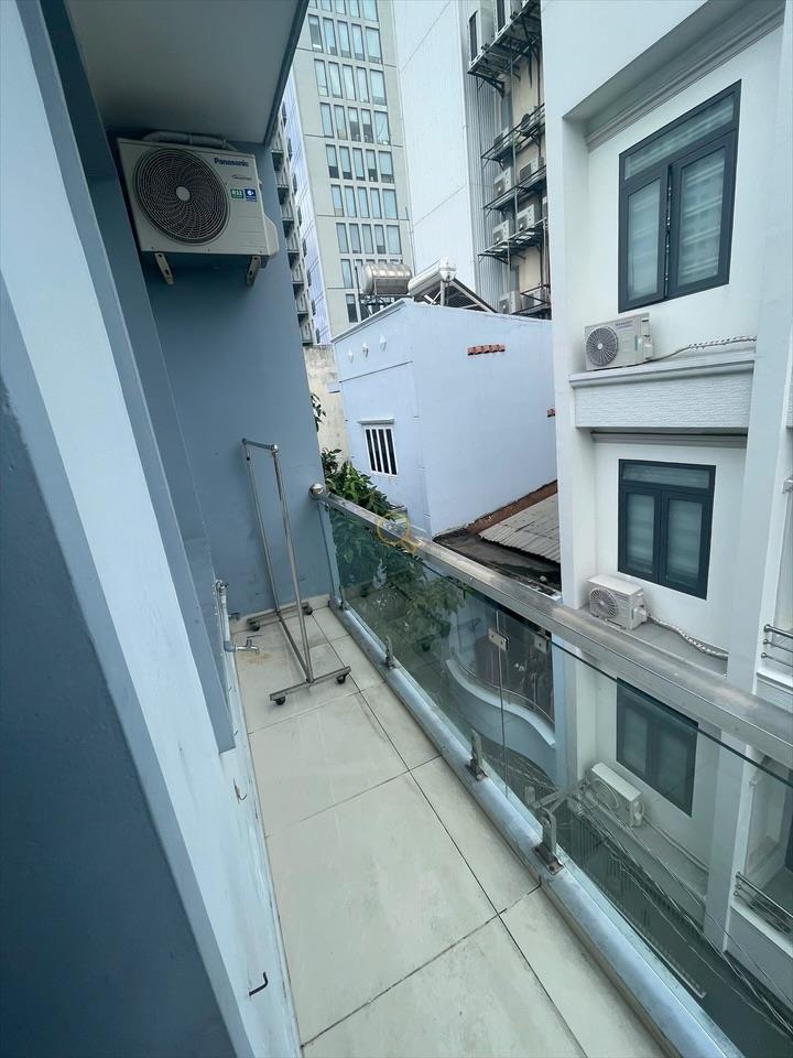 PHÒNG FULLY FURNISHED WITH BALCONY