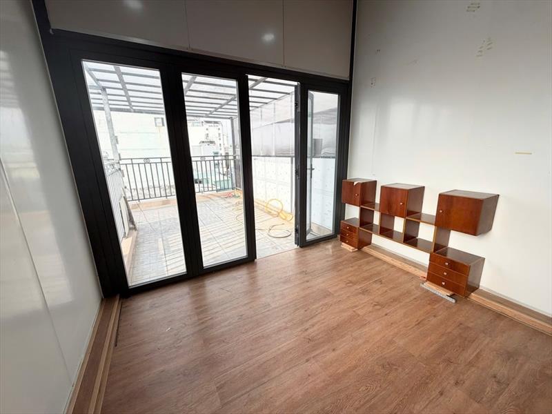 PHÒNG FULLY FURNISHED WITH BALCONY