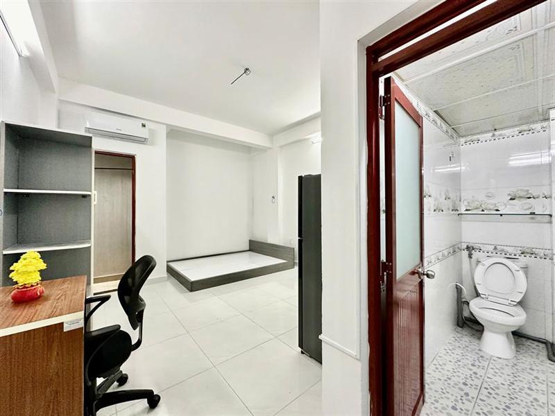 STUDIO BALCONY GIẾNG TRỜI